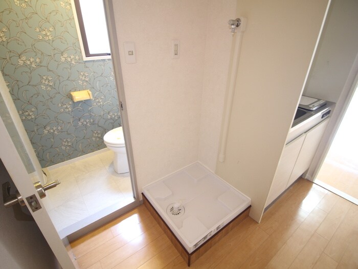 物件内観写真13　(洗濯機置場)