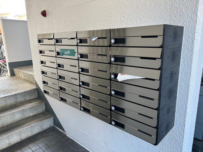 物件外観写真4　(エントランス部分)