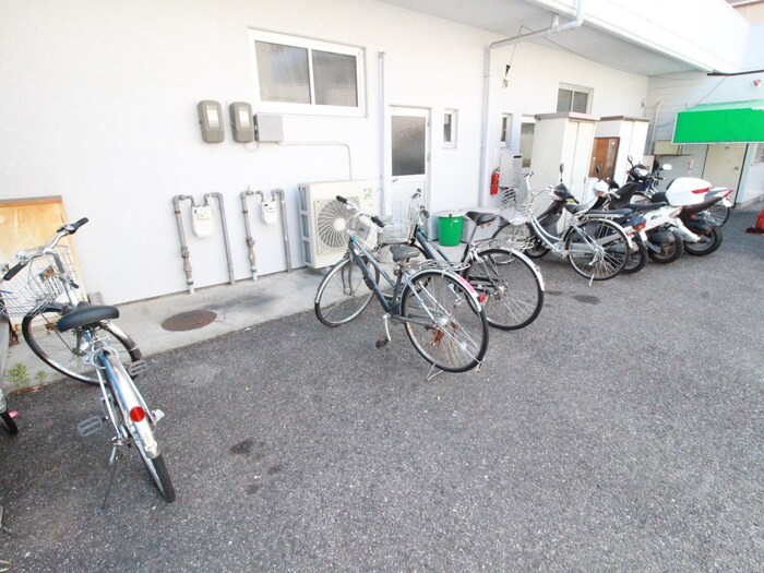 物件外観写真6　(駐輪場)