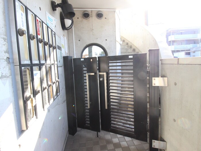 物件外観写真4　(エントランス部分)