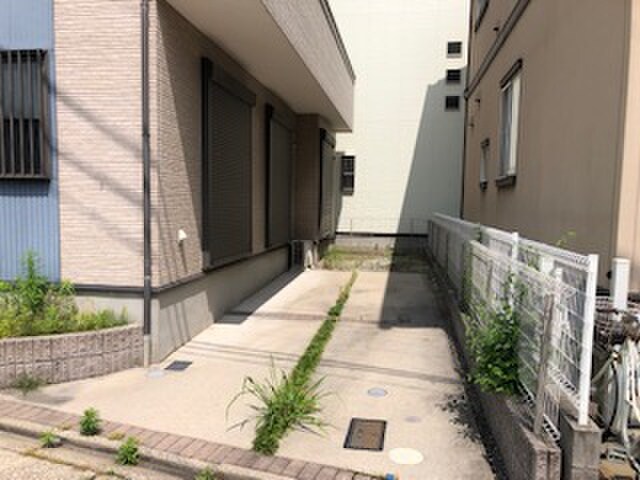 物件外観写真2　(駐車場)