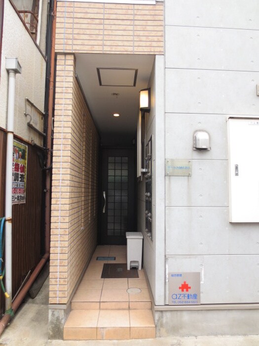 物件外観写真3　(エントランス部分)