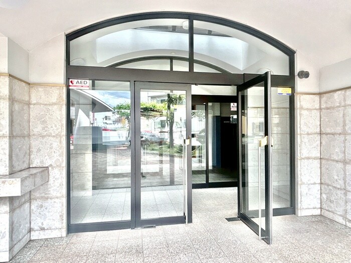 物件外観写真3　(エントランス部分)