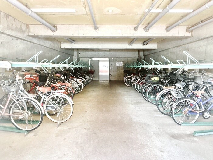 物件外観写真6　(駐輪場)