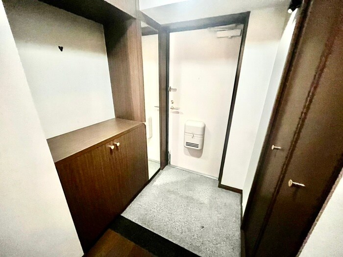 物件内観写真13　(玄関)
