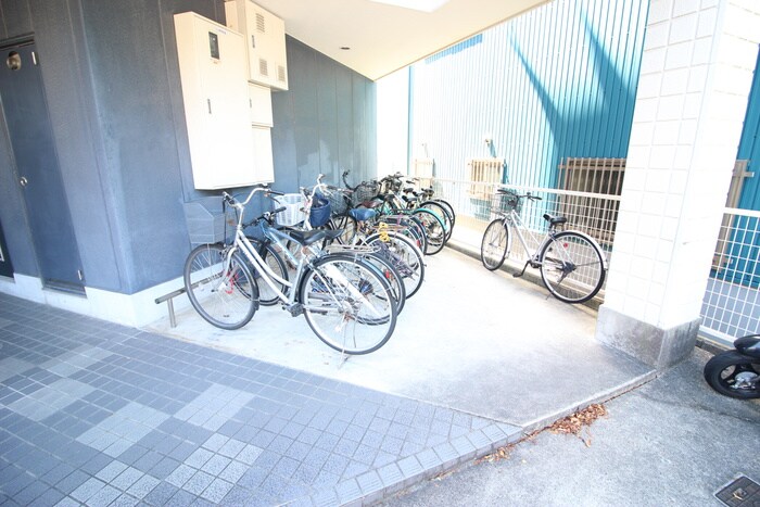 物件外観写真2　(駐輪場)