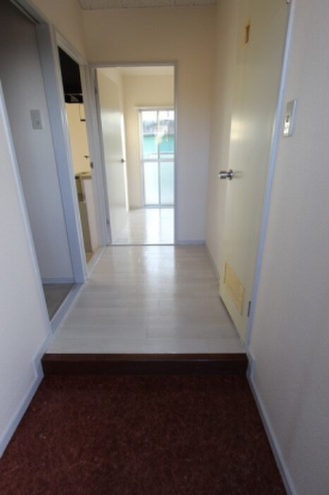 物件内観写真12　(玄関)