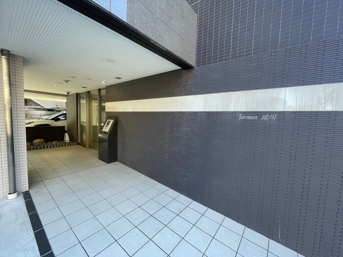 物件外観写真6　(エントランス部分)