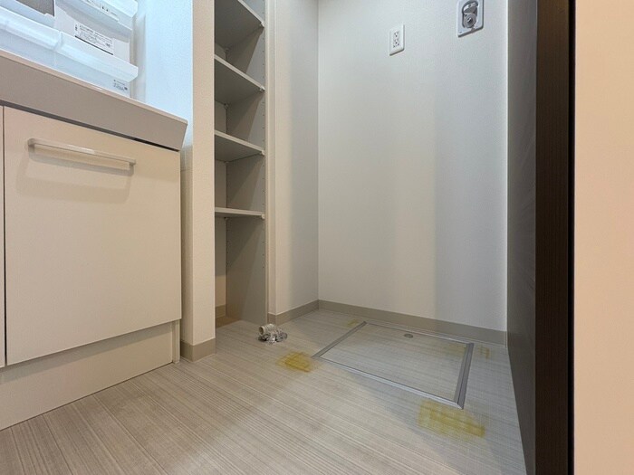 物件内観写真15　(洗濯機置場)