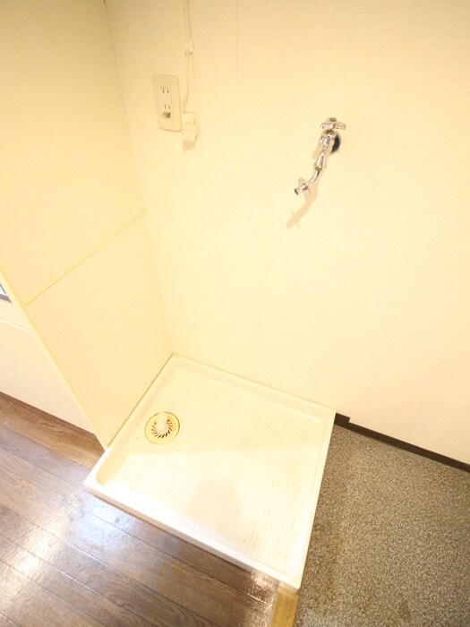 物件内観写真10　(洗濯機置場)