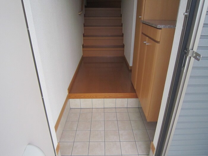 物件内観写真12　(玄関)