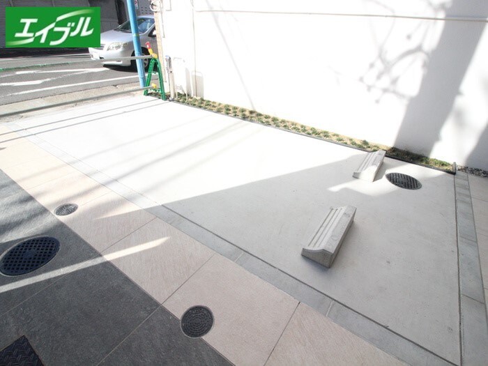 物件外観写真5　(駐車場)