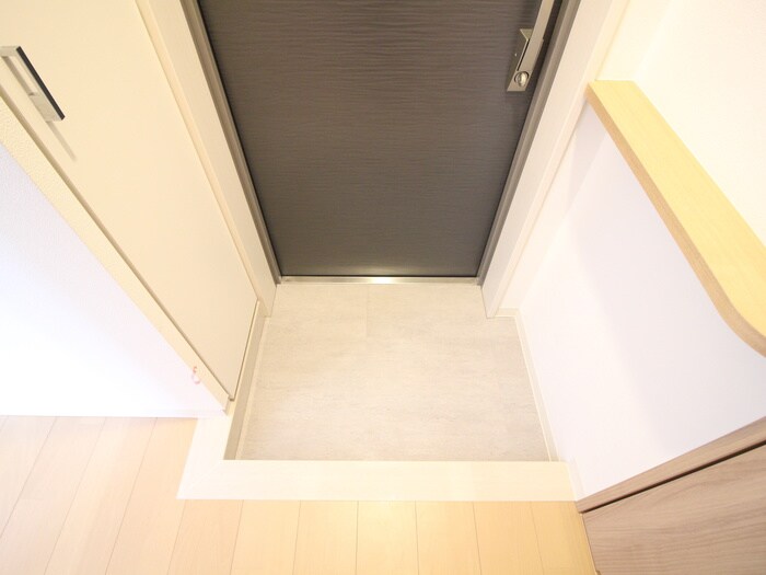 物件内観写真16　(玄関)