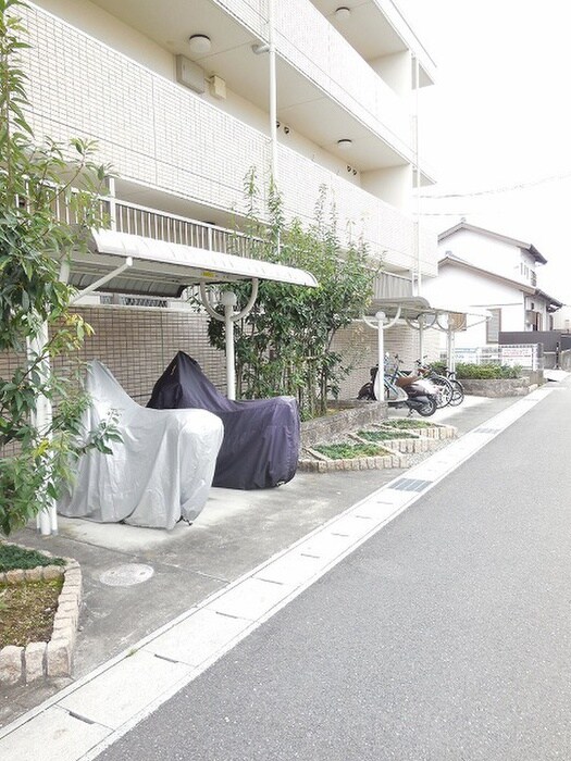 物件外観写真6　(駐輪場)