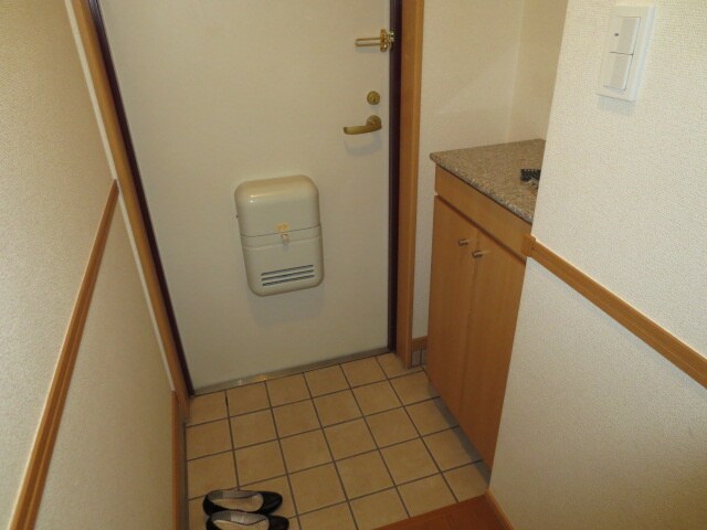 物件内観写真12　(玄関)