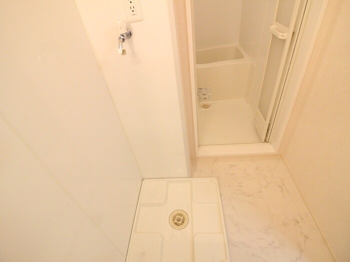 物件内観写真18　(洗濯機置場)