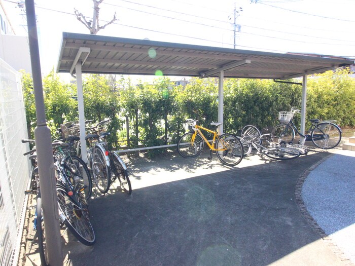 物件外観写真3　(駐輪場)