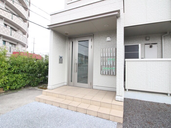 物件外観写真5　(エントランス部分)