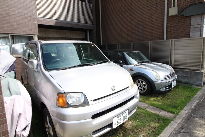 物件外観写真4　(駐車場)