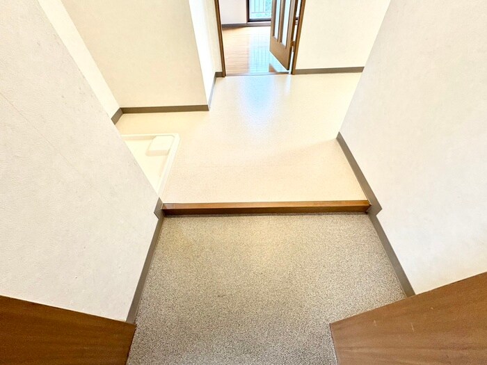 物件内観写真10　(玄関)