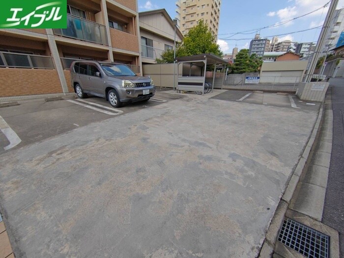 物件外観写真3　(駐車場)