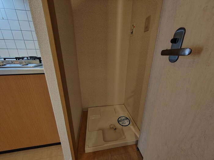 物件内観写真13　(洗濯機置場)