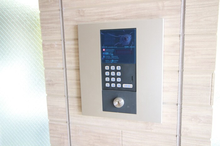 物件外観写真6　(エントランス部分)