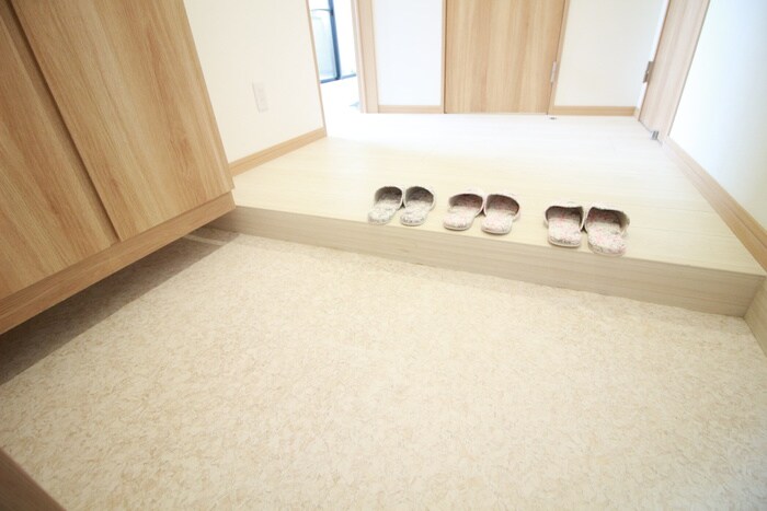 物件内観写真17　(玄関)