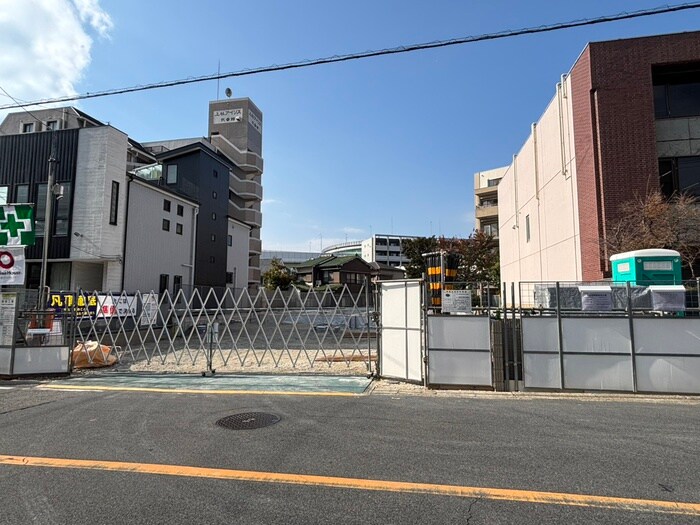 物件外観写真2　(建築中)