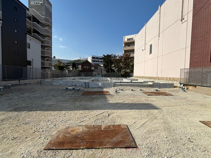 物件外観写真3　(建築中)