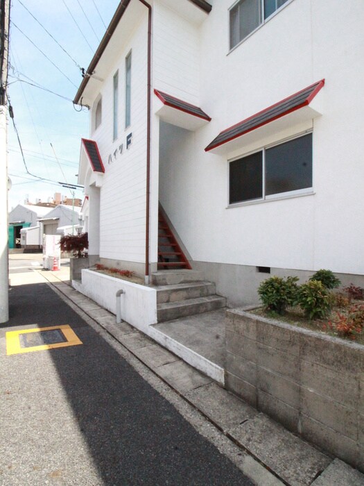 物件外観写真2　(エントランス部分)