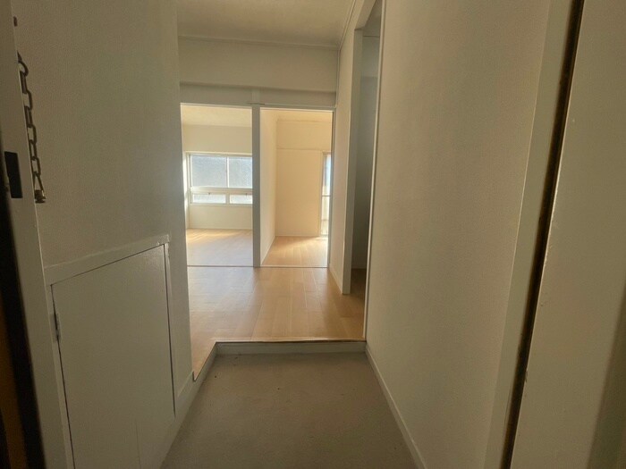 物件内観写真13　(玄関)