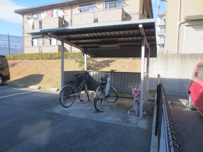 物件外観写真2　(駐輪場)
