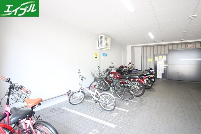 物件外観写真4　(駐輪場)