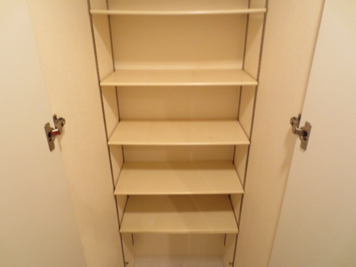 物件内観写真10　(収納)