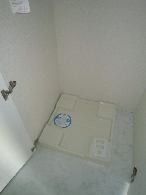 物件内観写真12　(洗濯機置場)