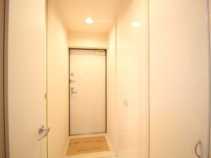 物件内観写真18　(玄関)