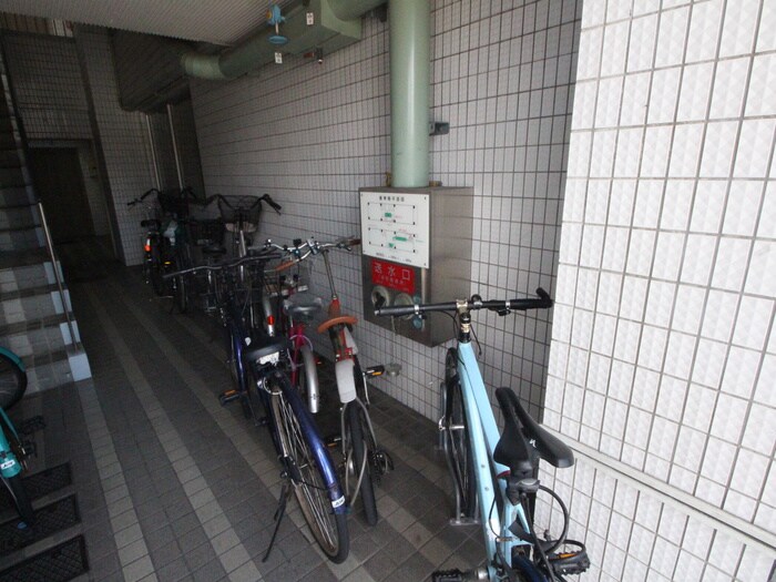 物件外観写真3　(駐輪場)