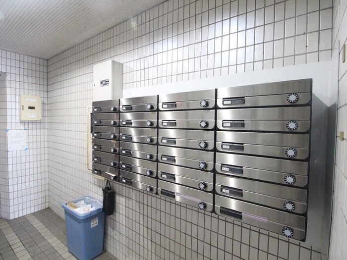 物件外観写真4　(エントランス部分)