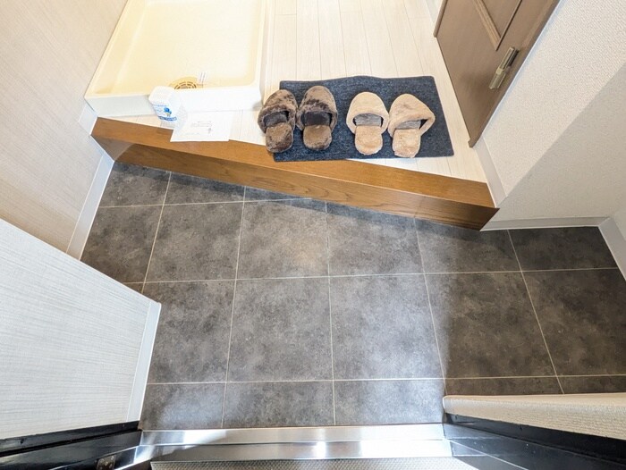 物件内観写真18　(玄関)