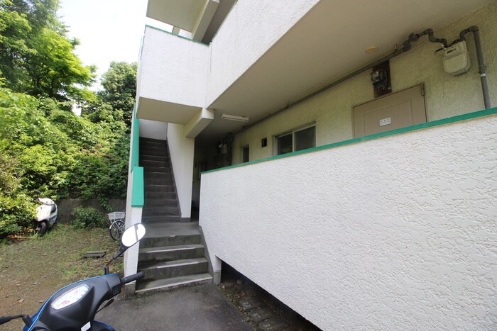 物件外観写真2　(エントランス部分)