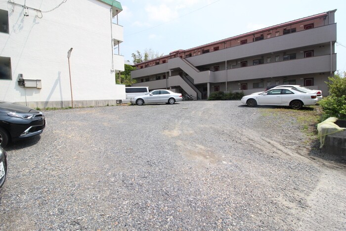 物件外観写真4　(駐車場)