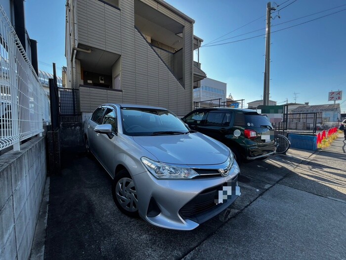 物件外観写真4　(駐車場)