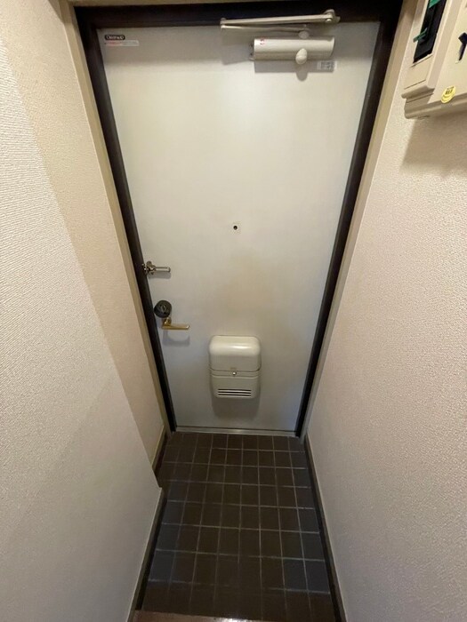 物件内観写真18　(玄関)