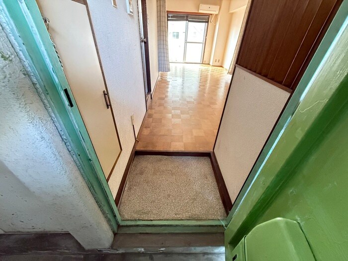 物件内観写真16　(玄関)