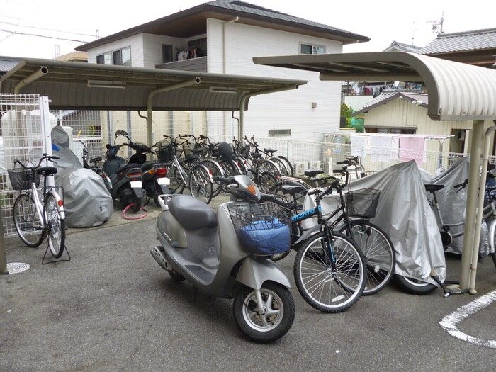 物件外観写真6　(駐輪場)
