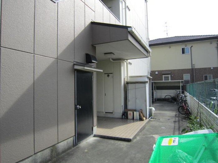 物件外観写真2　(エントランス部分)