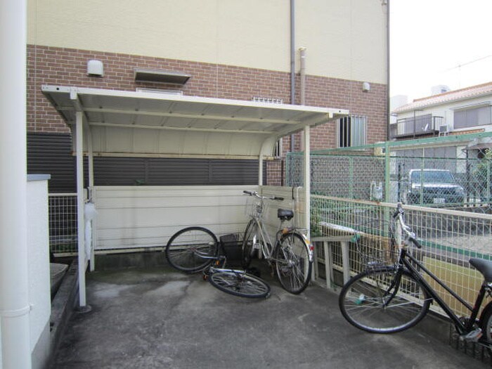 物件外観写真3　(駐輪場)