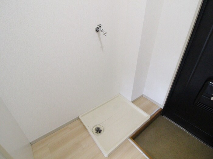 物件内観写真12　(洗濯機置場)