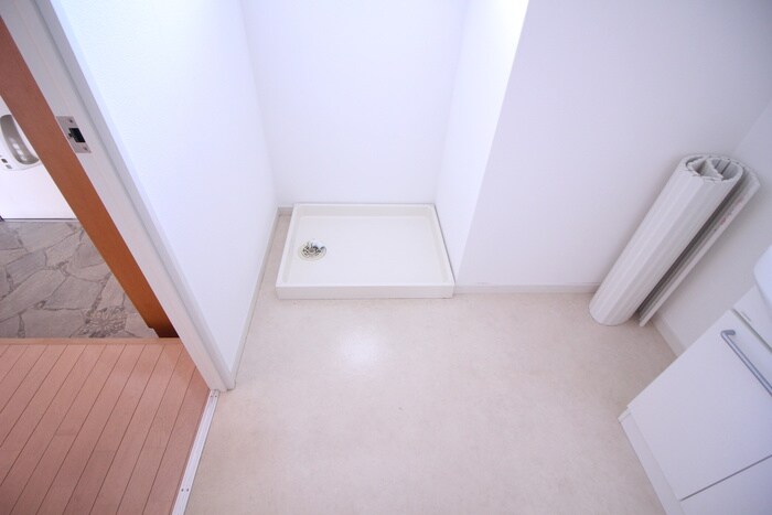 物件内観写真10　(洗濯機置場)